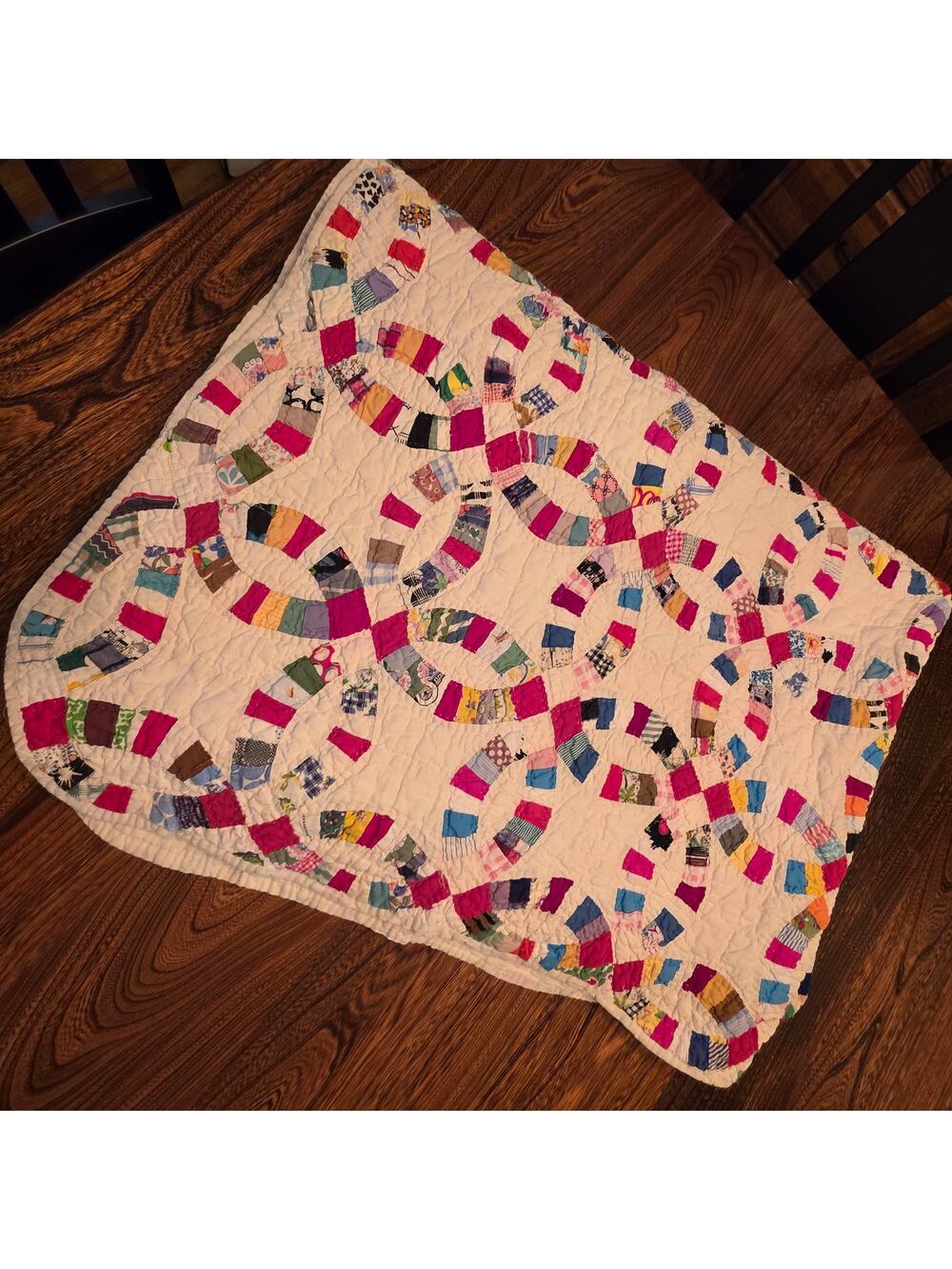 Double Wedding Ring Quilt Scalloped Edges Hand Sewn 70x52 Vintage Scrappy